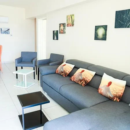 Mackenzie Flat 101 *